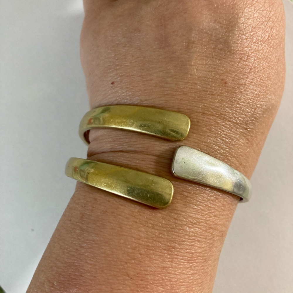 Lucky Brand‎ 2 Tone Hinged Bangle Bracelet - Picture 4 of 5